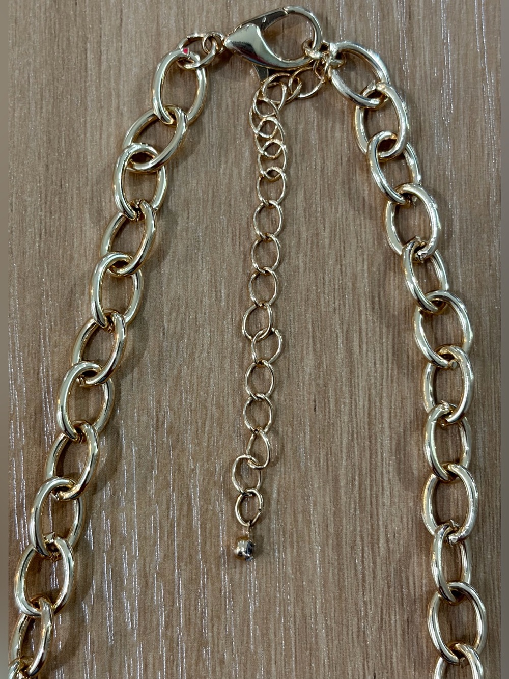 New never worn Gold Shell Charm Necklace Quality Heavy Piece - Picture 5 of 5